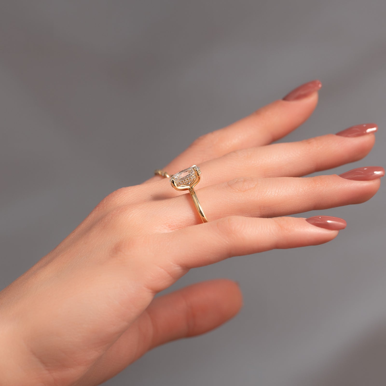 The Kamellie Set With A 2 Carat Oval Lab Diamond