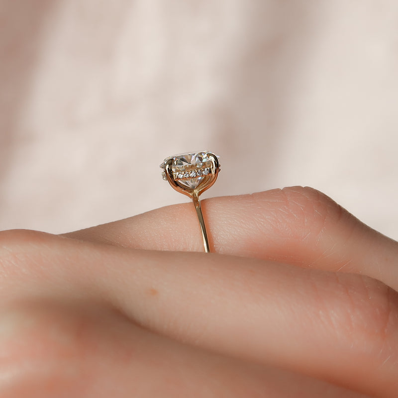 The Kamellie Set With A 2 Carat Round Lab Diamond