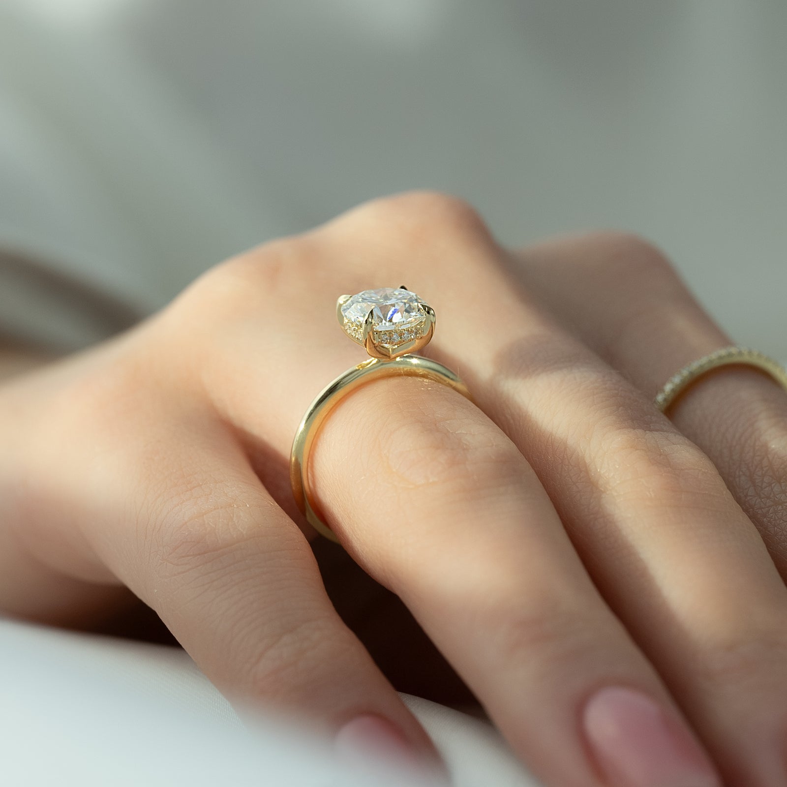 The Kamellie Set With A 2 Carat Round Lab Diamond