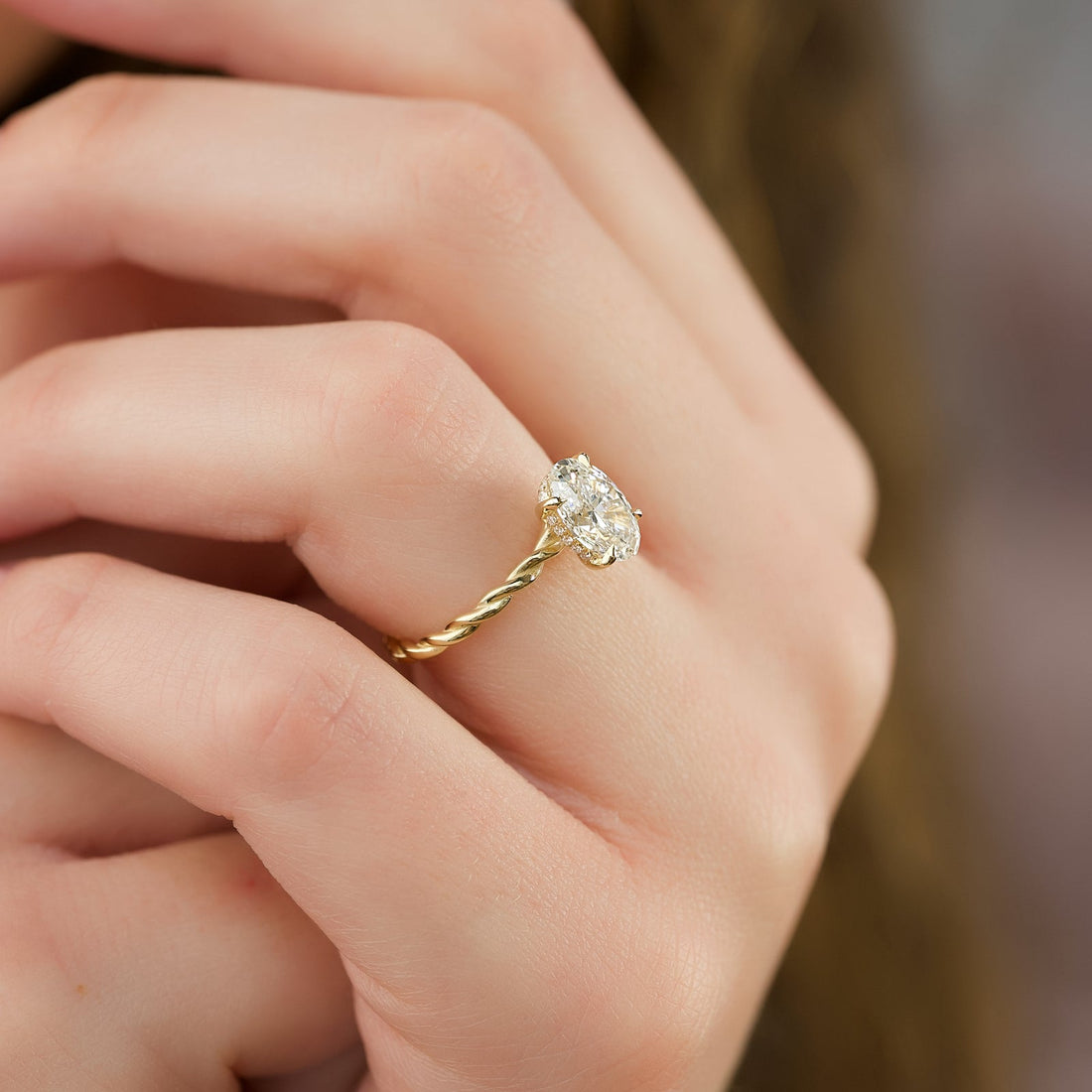 The Alice Set With A 2 Carat Oval Lab Diamond