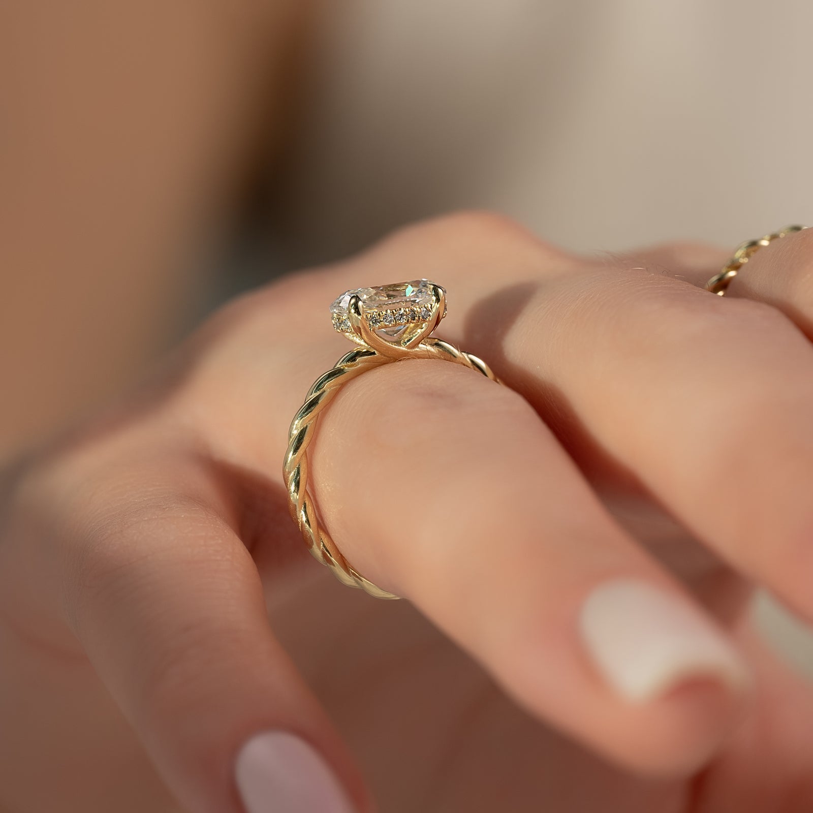 The Alice Set With A 2 Carat Oval Lab Diamond