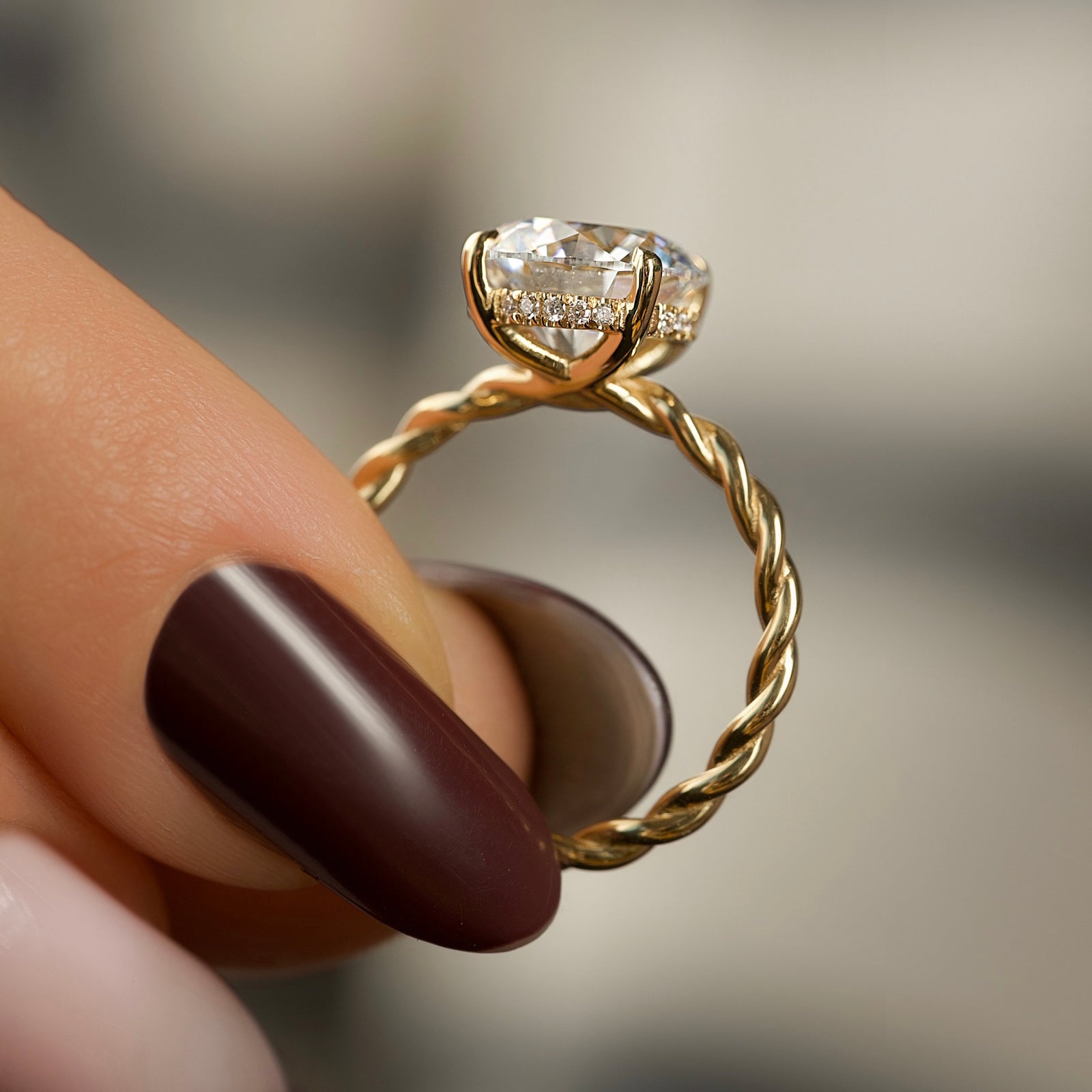 The Alice Set With A 2 Carat Round Lab Diamond