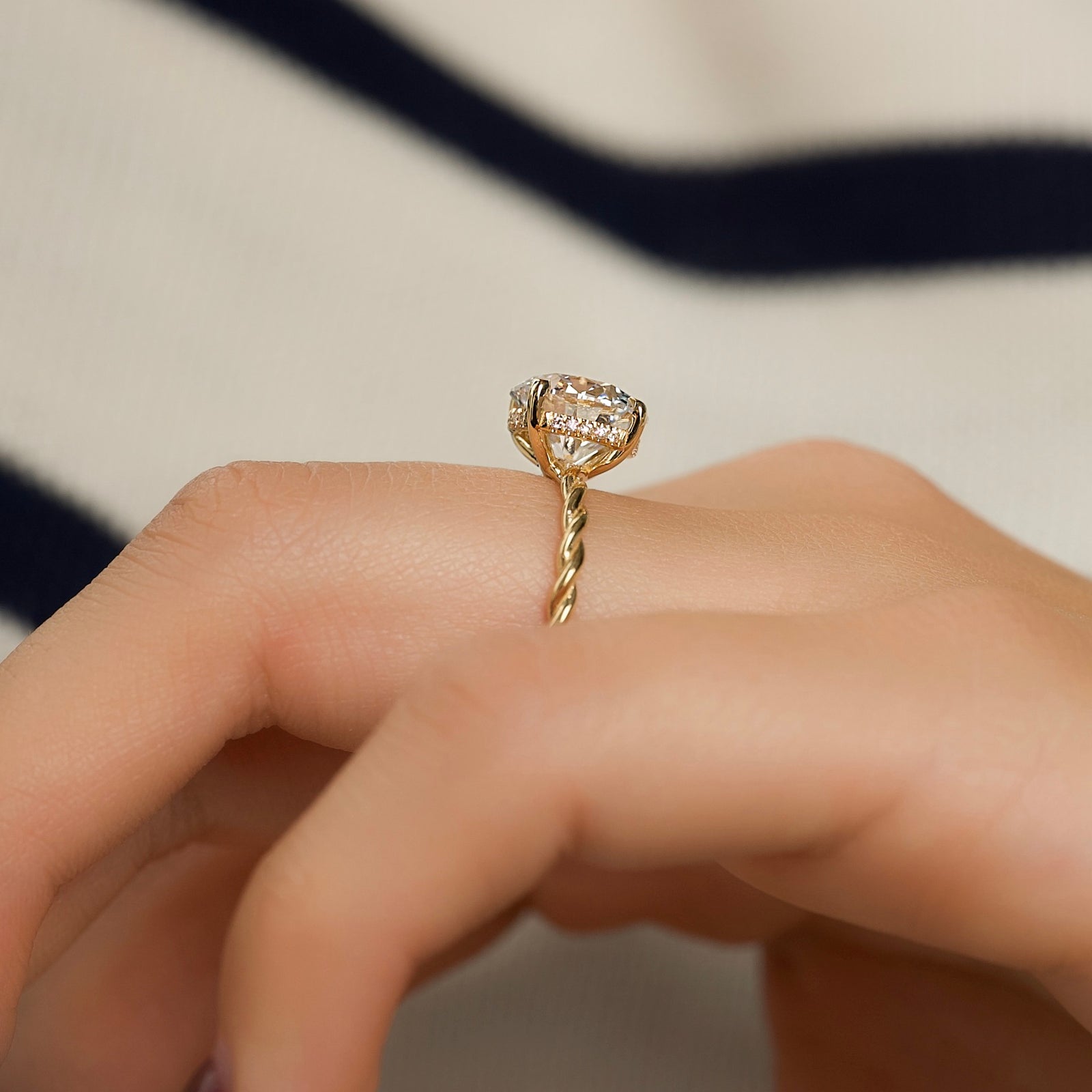 The Alice Set With A 2 Carat Round Lab Diamond