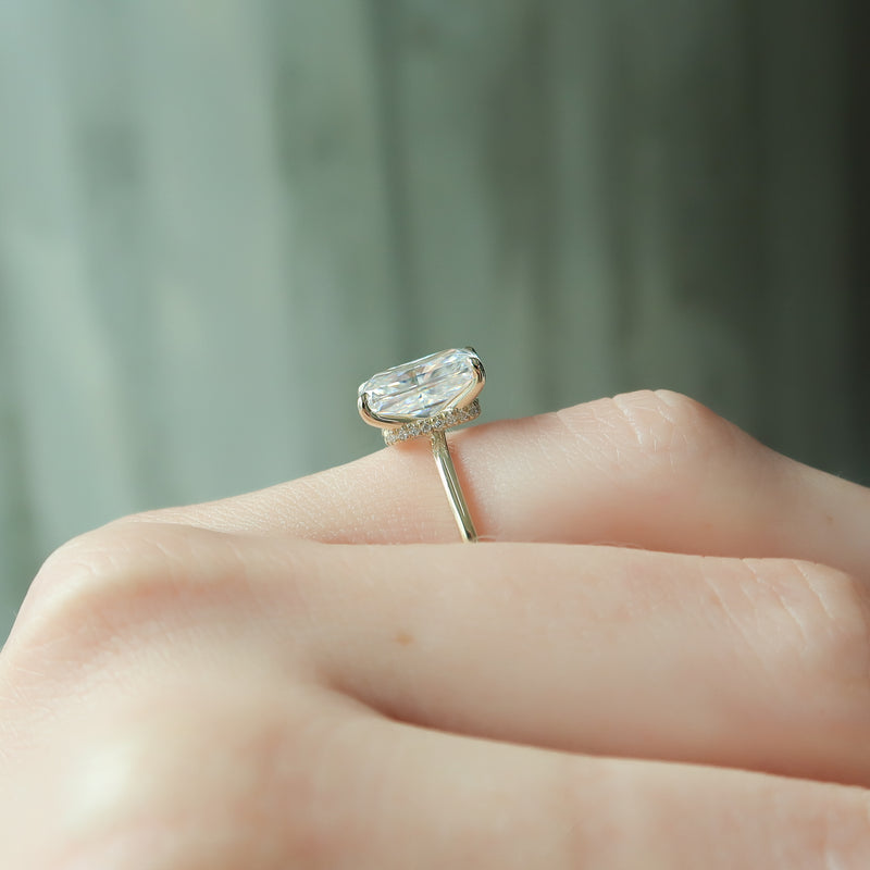 The Nelly Set With A 2 Carat Radiant Lab Diamond