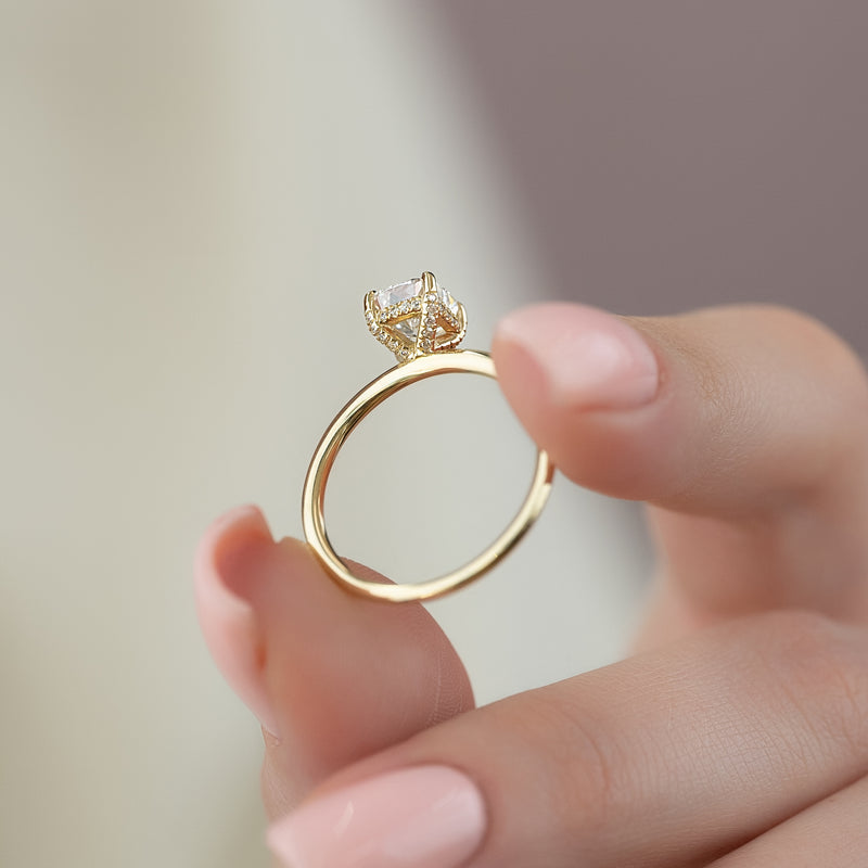 The Crown Kamellie Set With A 2 Carat Cushion Lab Diamond