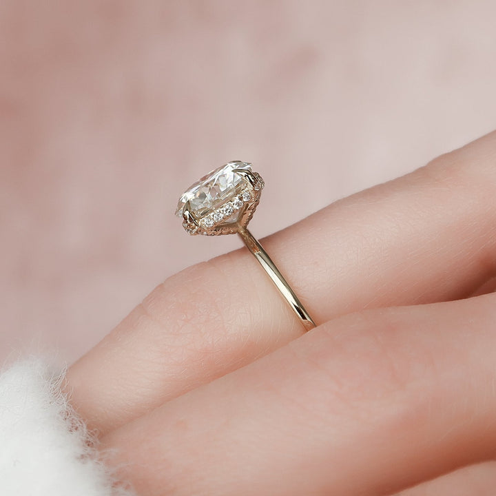 The Crown Kamellie Set With A 2 Carat Round Lab Diamond