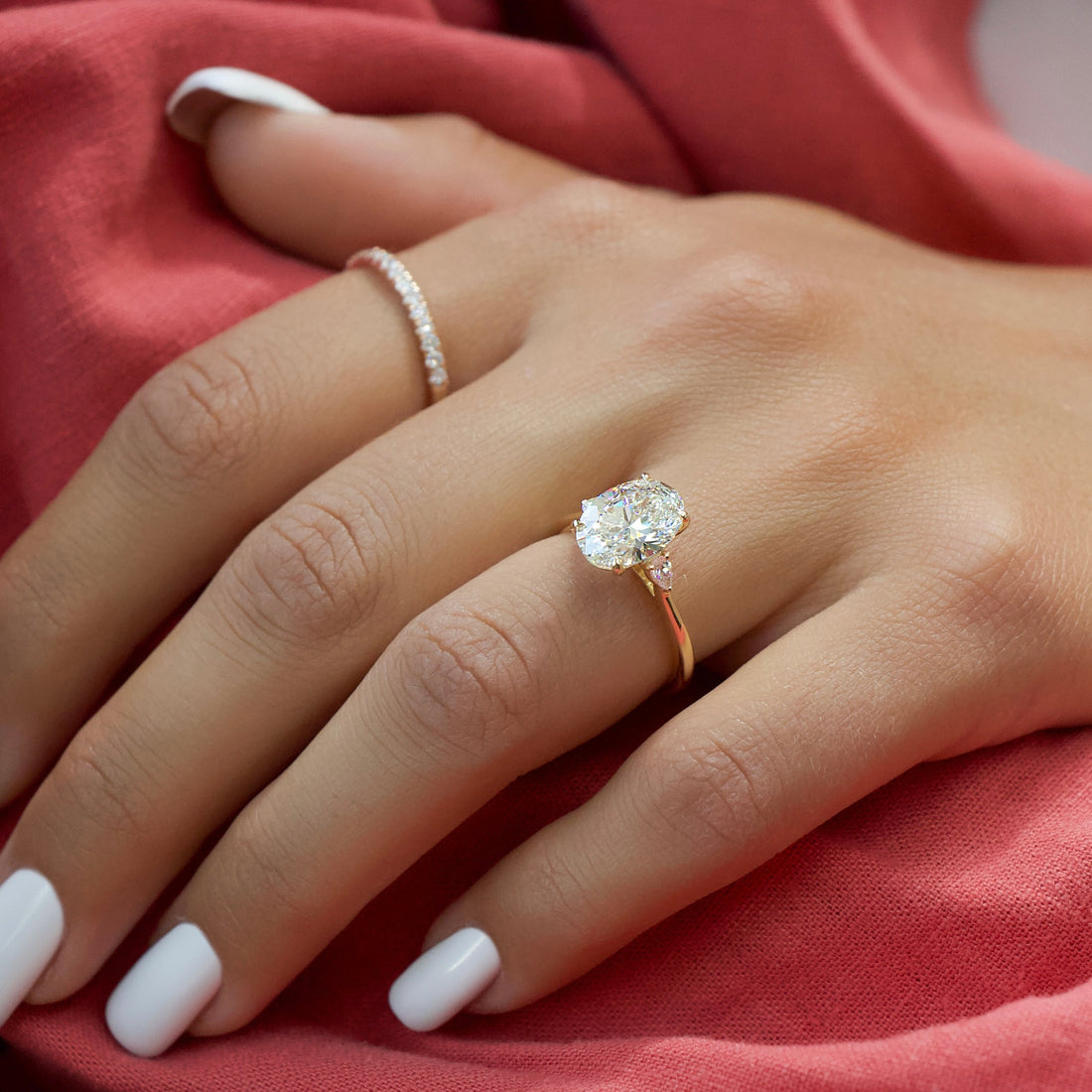 The Pears Liv Set With A 2 Carat Oval Lab Diamond