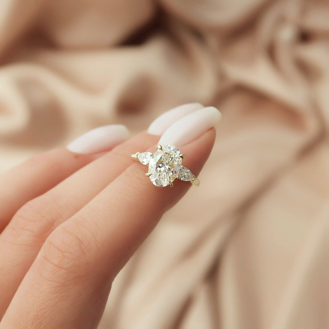 The Pears Liv Set With A 2 Carat Oval Lab Diamond
