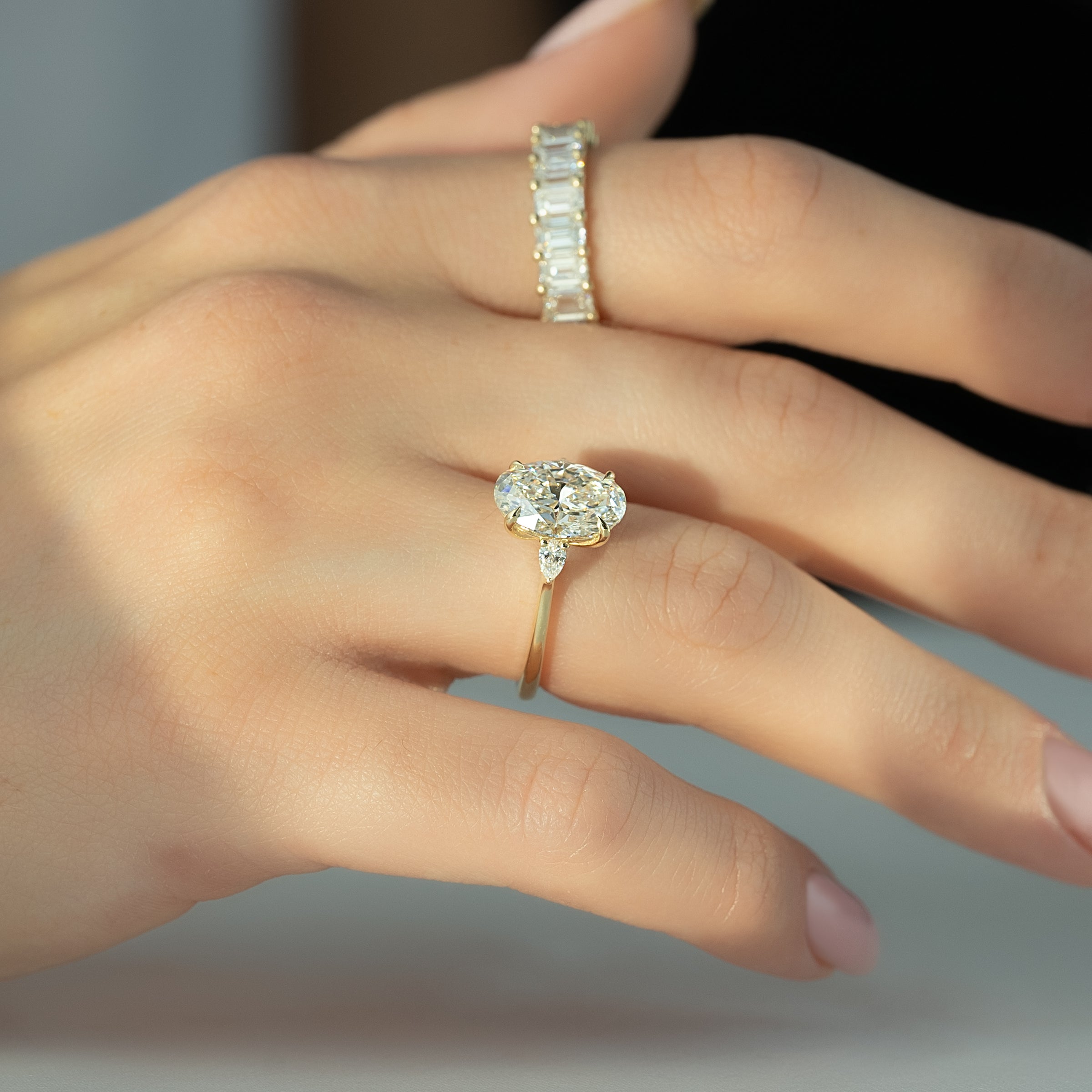 The Pears Liv Set With A 2 Carat Oval Lab Diamond