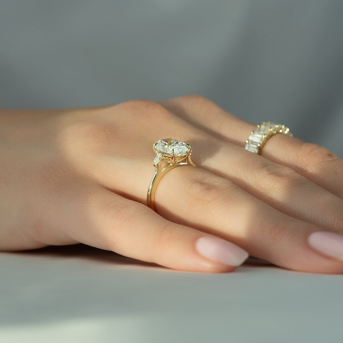 The Pears Liv Set With A 2 Carat Oval Lab Diamond