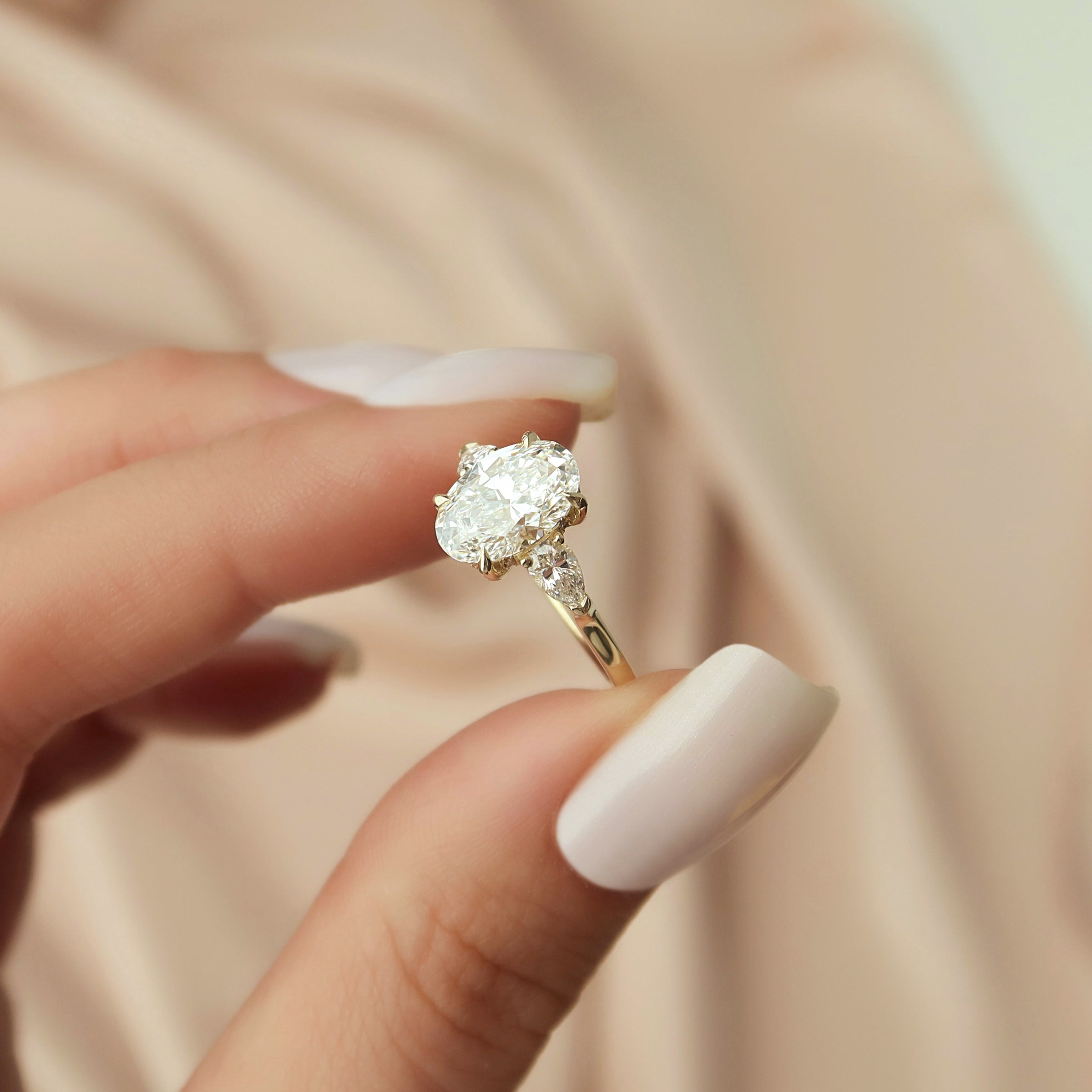 The Pears Liv Set With A 2 Carat Oval Lab Diamond
