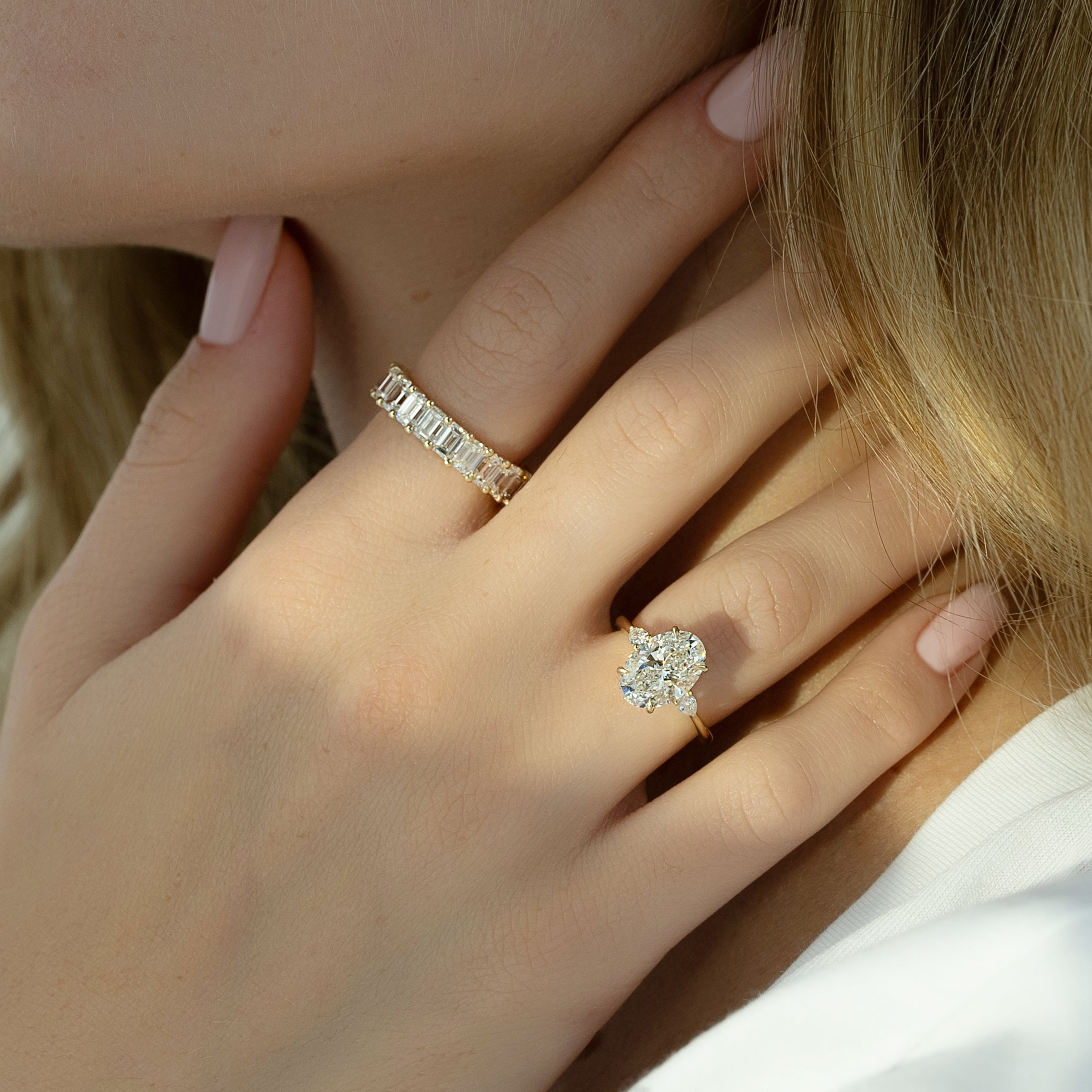 The Pears Liv Set With A 2 Carat Oval Lab Diamond