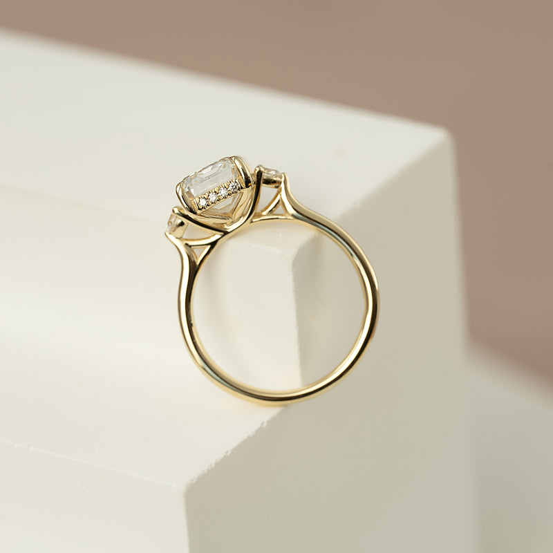The Lia Set With A 2 Carat Emerald Lab Diamond