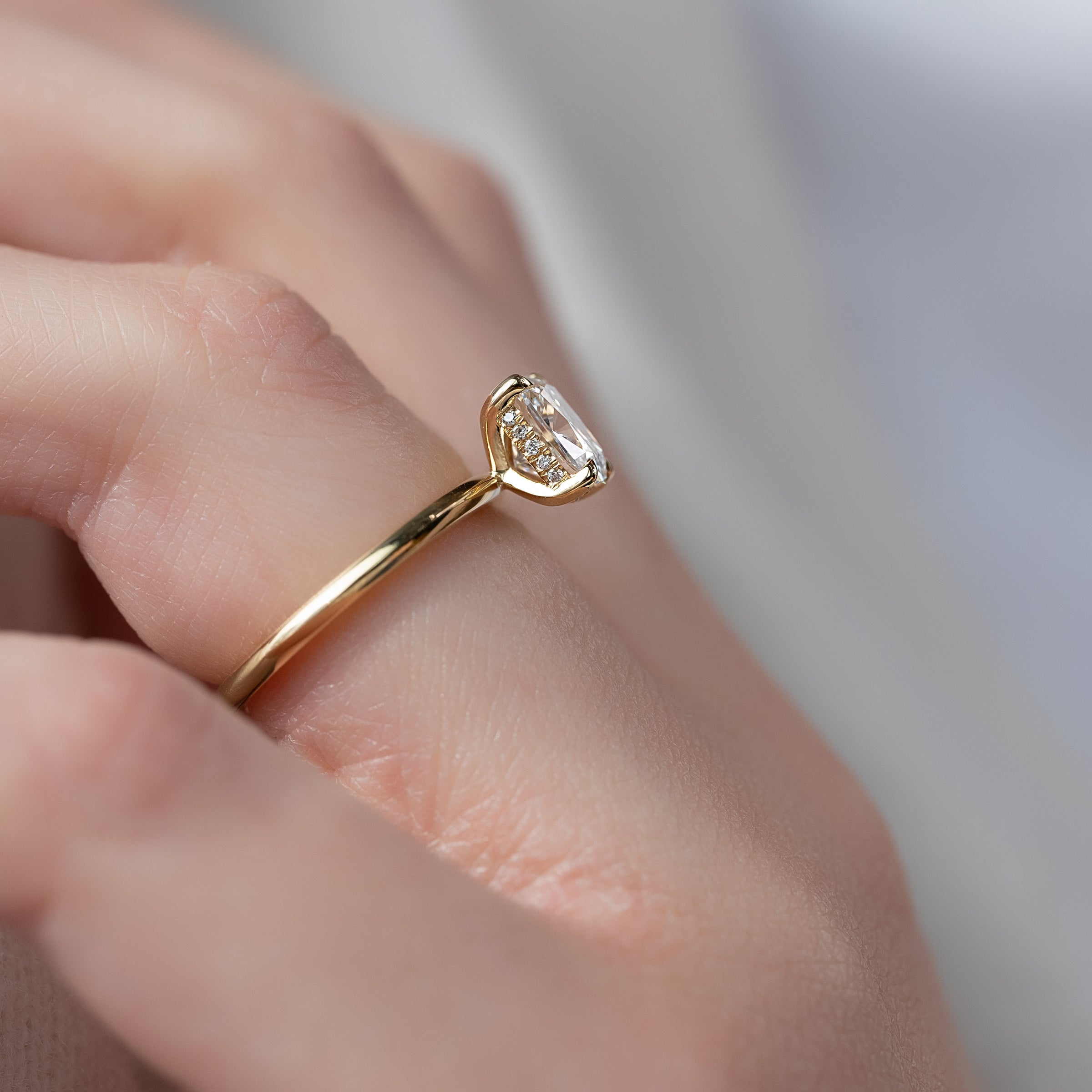 The Razor Kamellie Set With A 2 Carat Elongated Cushion Lab Diamond