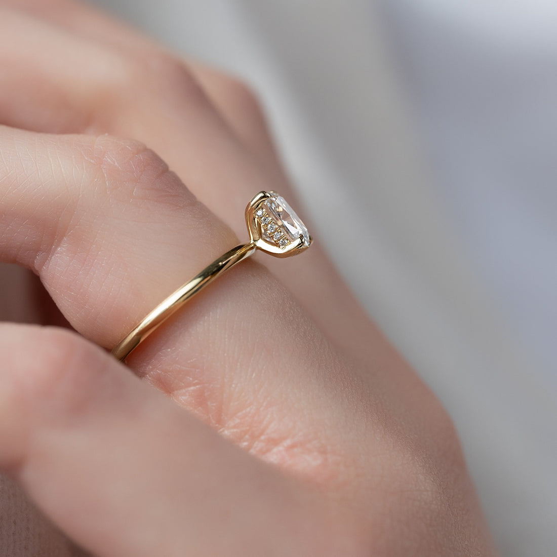 The Razor Kamellie Set With A 2 Carat Elongated Cushion Lab Diamond