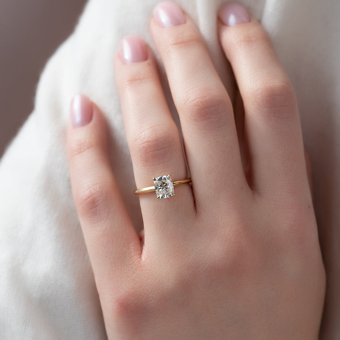 The Razor Kamellie Set With A 2 Carat Elongated Cushion Lab Diamond