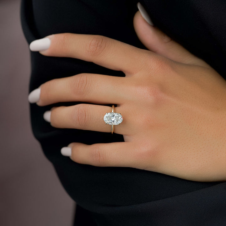 The Razor Kamellie Set With A 2 Carat Oval Lab Diamond