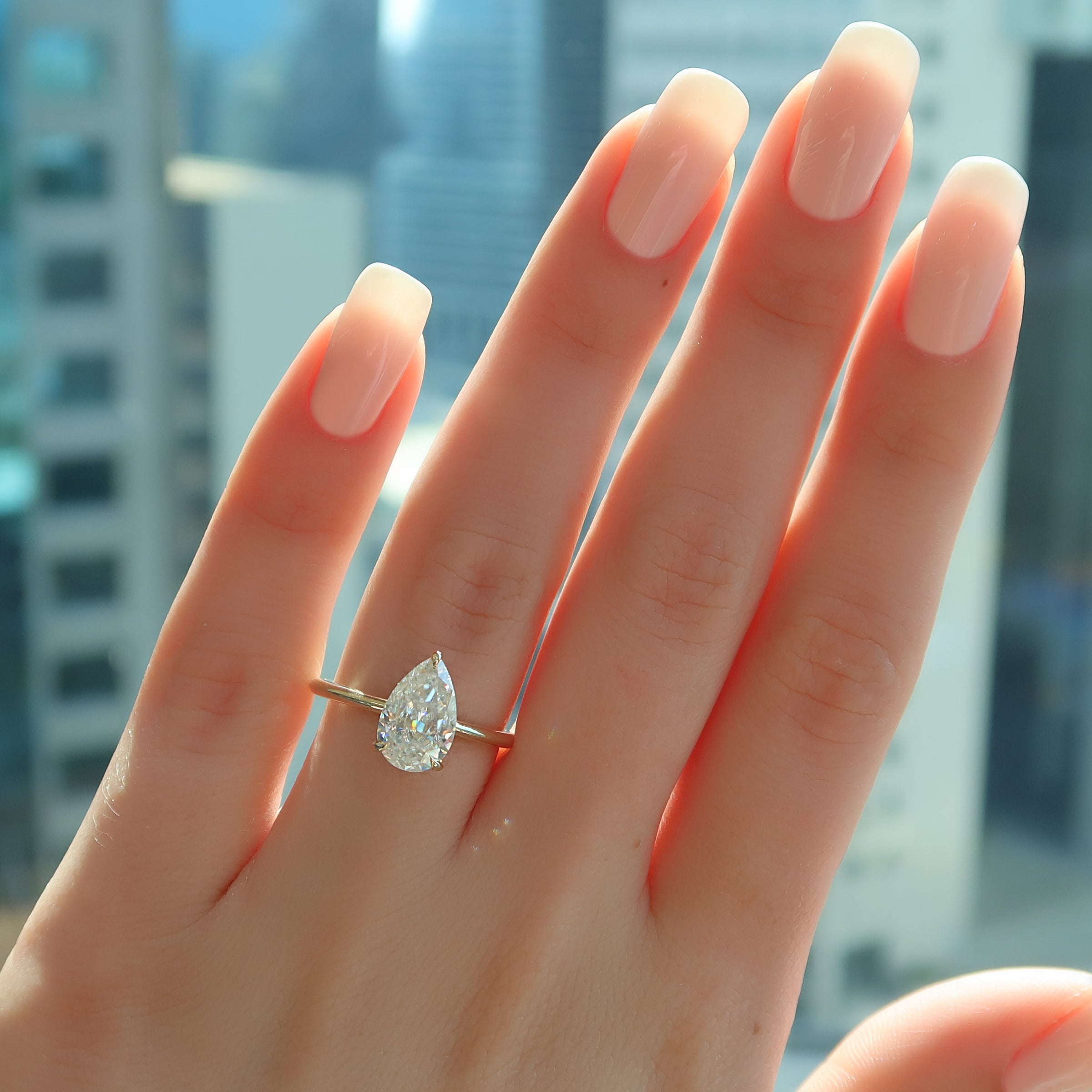 The Razor Kamellie Set With A 2 Carat Pear Lab Diamond