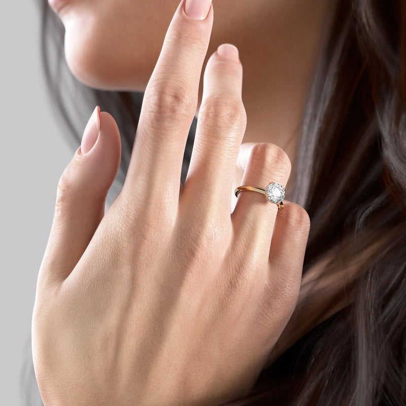 The Razor Kamellie Set With A 2 Carat Round Lab Diamond