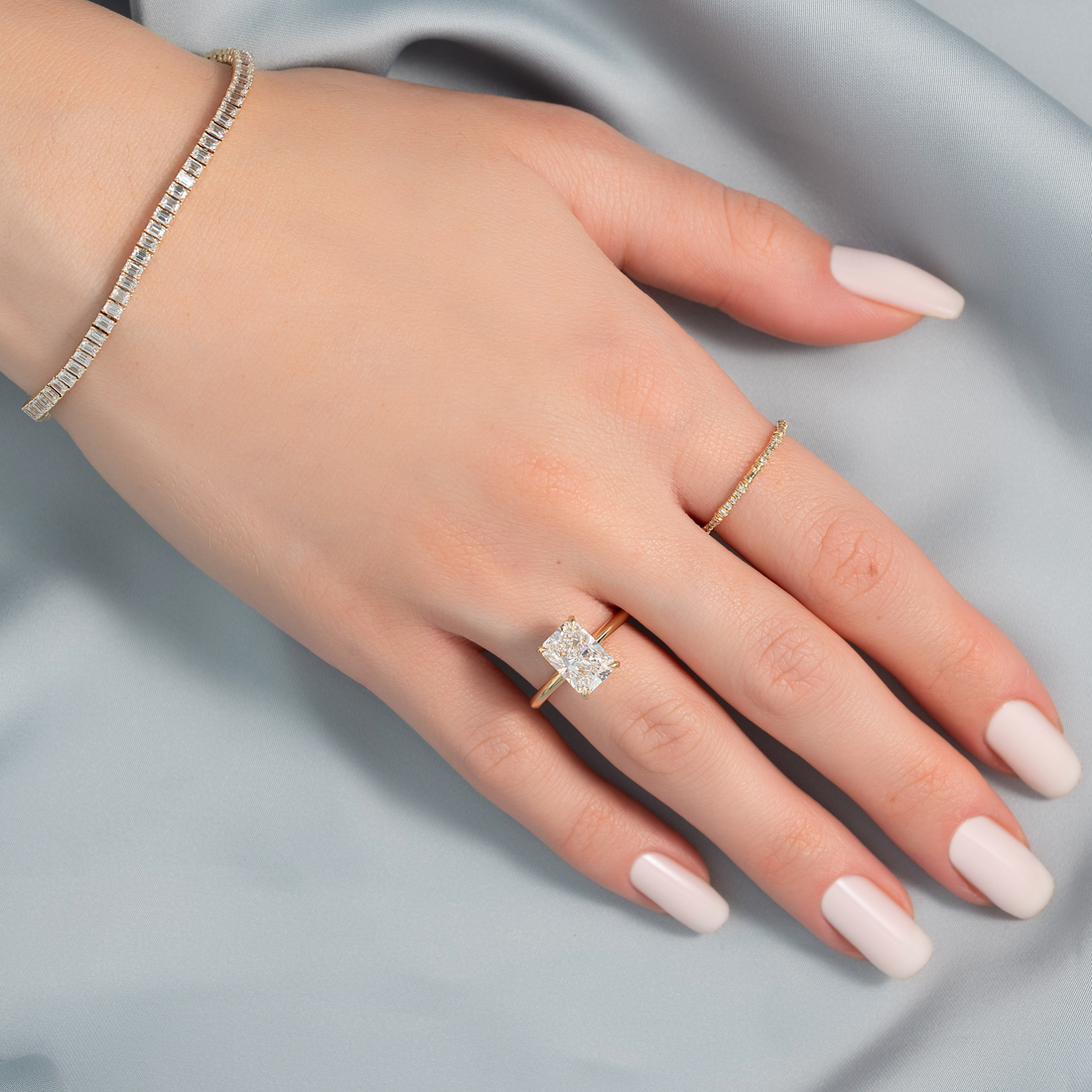 The Razor Kamellie Set With A 2 Carat Radiant Lab Diamond