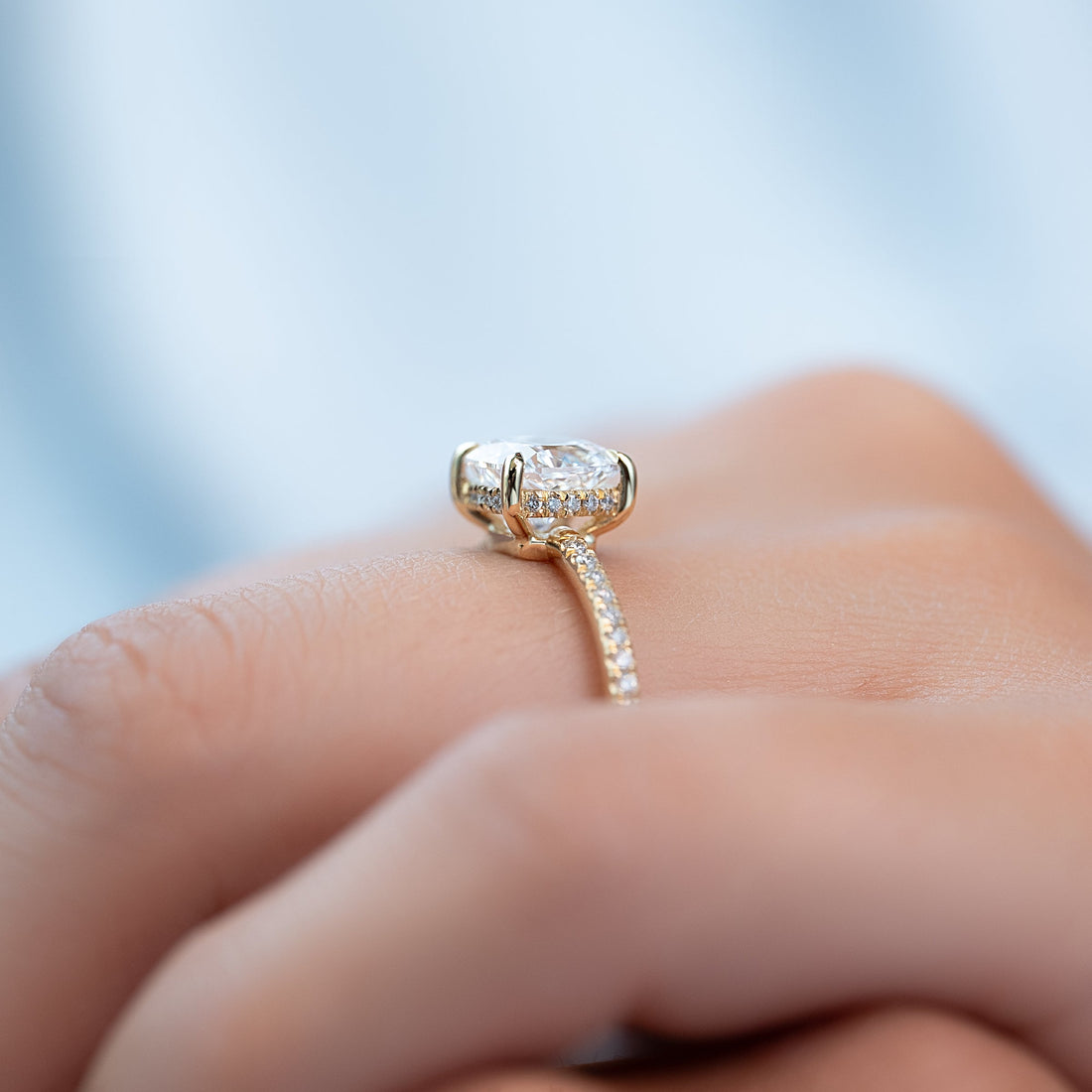 The Low Profile Kamellie Set With A 2 Carat Cushion Lab Diamond