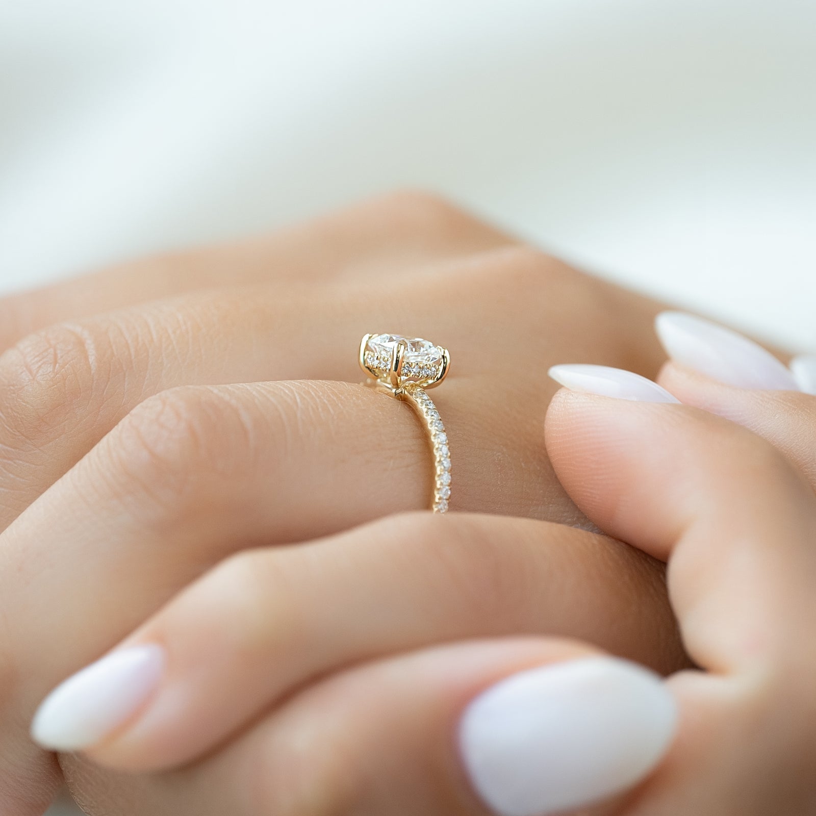 The Low Profile Kamellie Set With A 2 Carat Cushion Lab Diamond