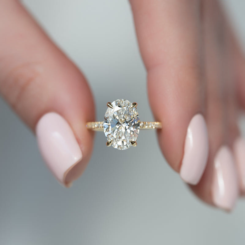 The Low Profile Kamellie Set With A 2 Carat Oval Lab Diamond