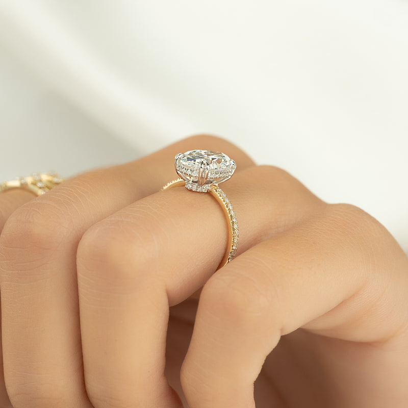 The Low Profile Kamellie Set With A 2 Carat Oval Lab Diamond
