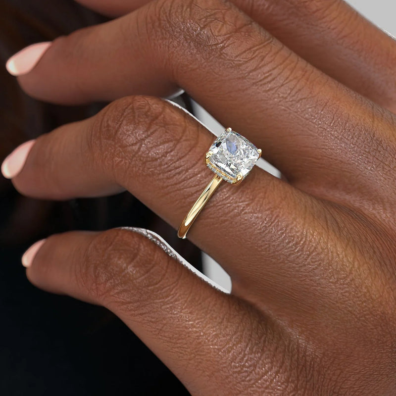 The Low Profile Kamellie Set With A 2 Carat Cushion Lab Diamond
