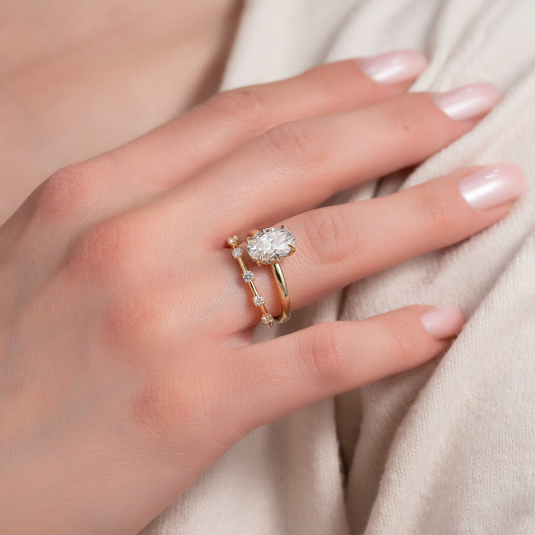 The Low Profile Kamellie Set With A 2 Carat Oval Lab Diamond
