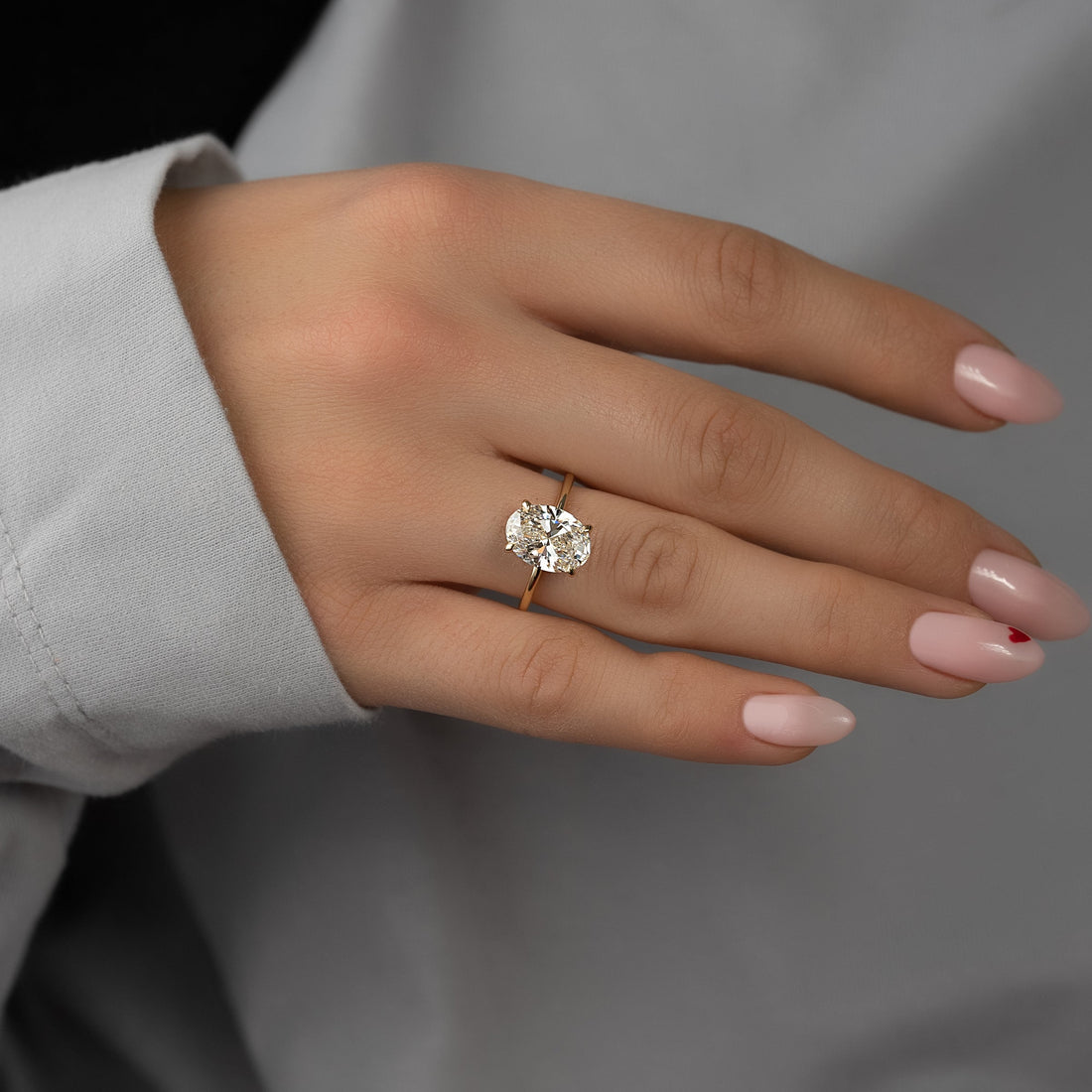 The Low Profile Kamellie Set With A 2 Carat Oval Lab Diamond