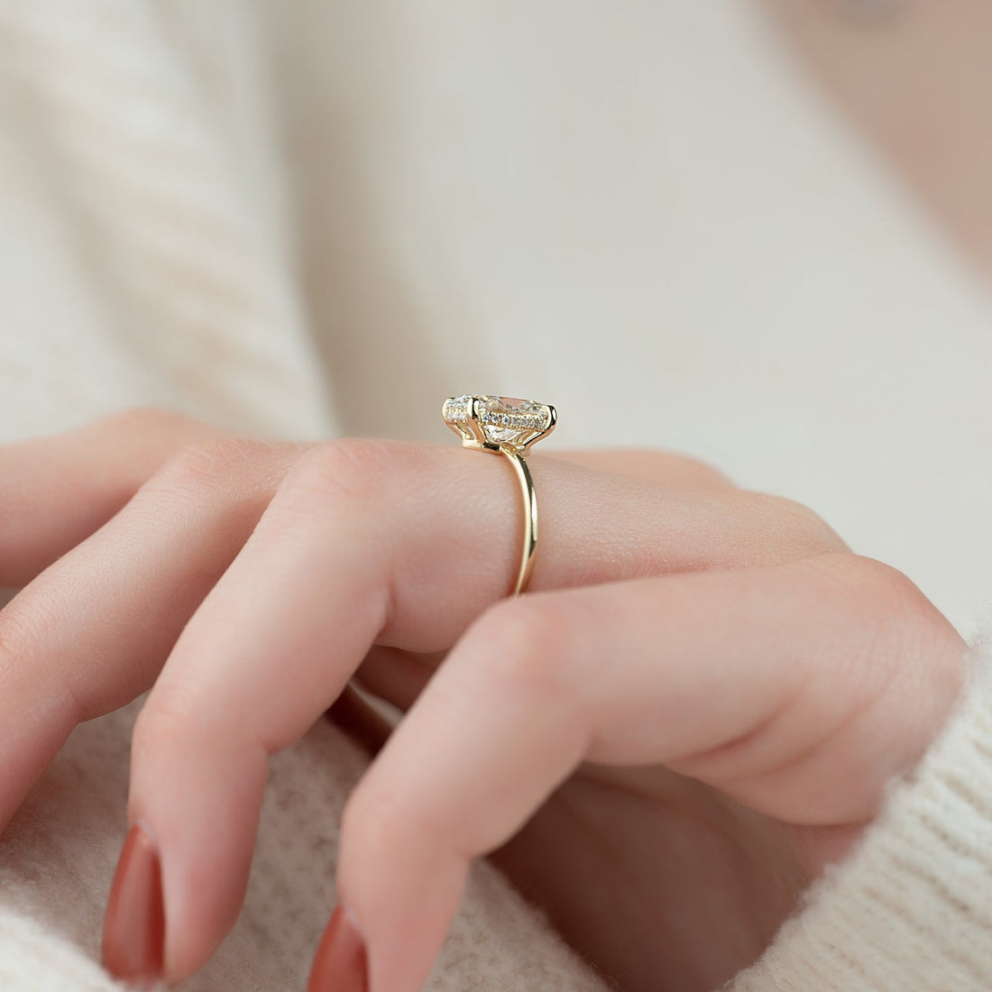 The Low Profile Kamellie Set With A 2 Carat Oval Lab Diamond
