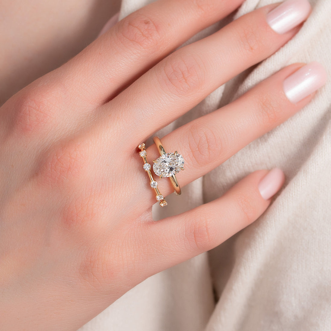 The Low Profile Kamellie Set With A 2 Carat Oval Lab Diamond