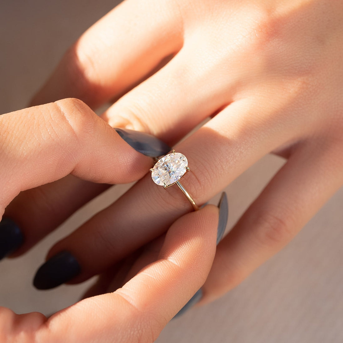 The Petal Kamellie Set With A 2 Carat Oval Lab Diamond