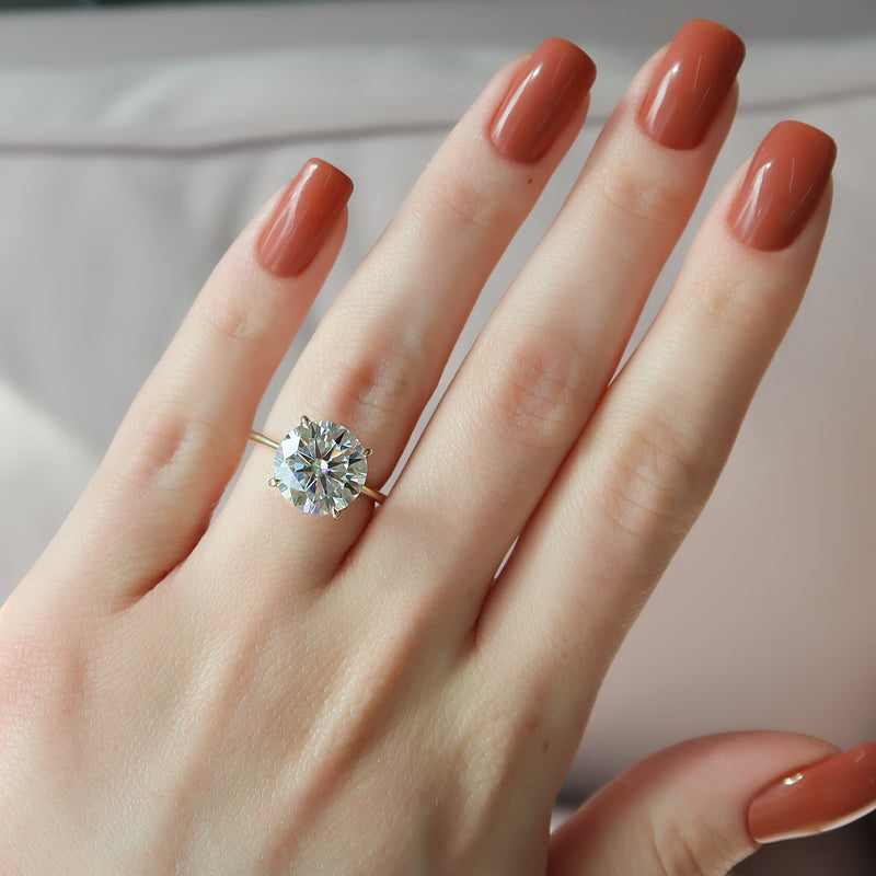 The Petal Kamellie Set With A 2 Carat Round Lab Diamond