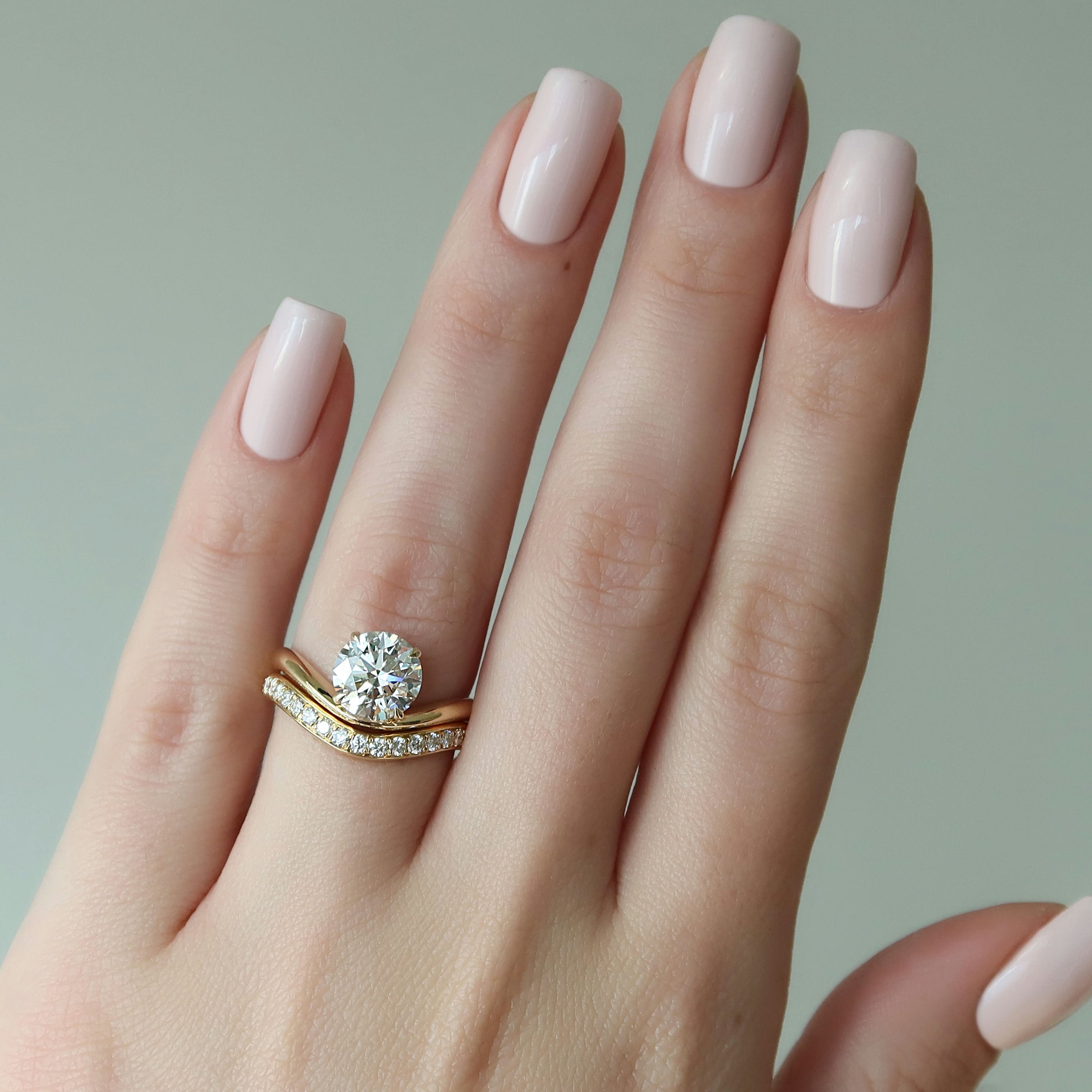 The Berta Set With A 2 Carat Round Lab Diamond