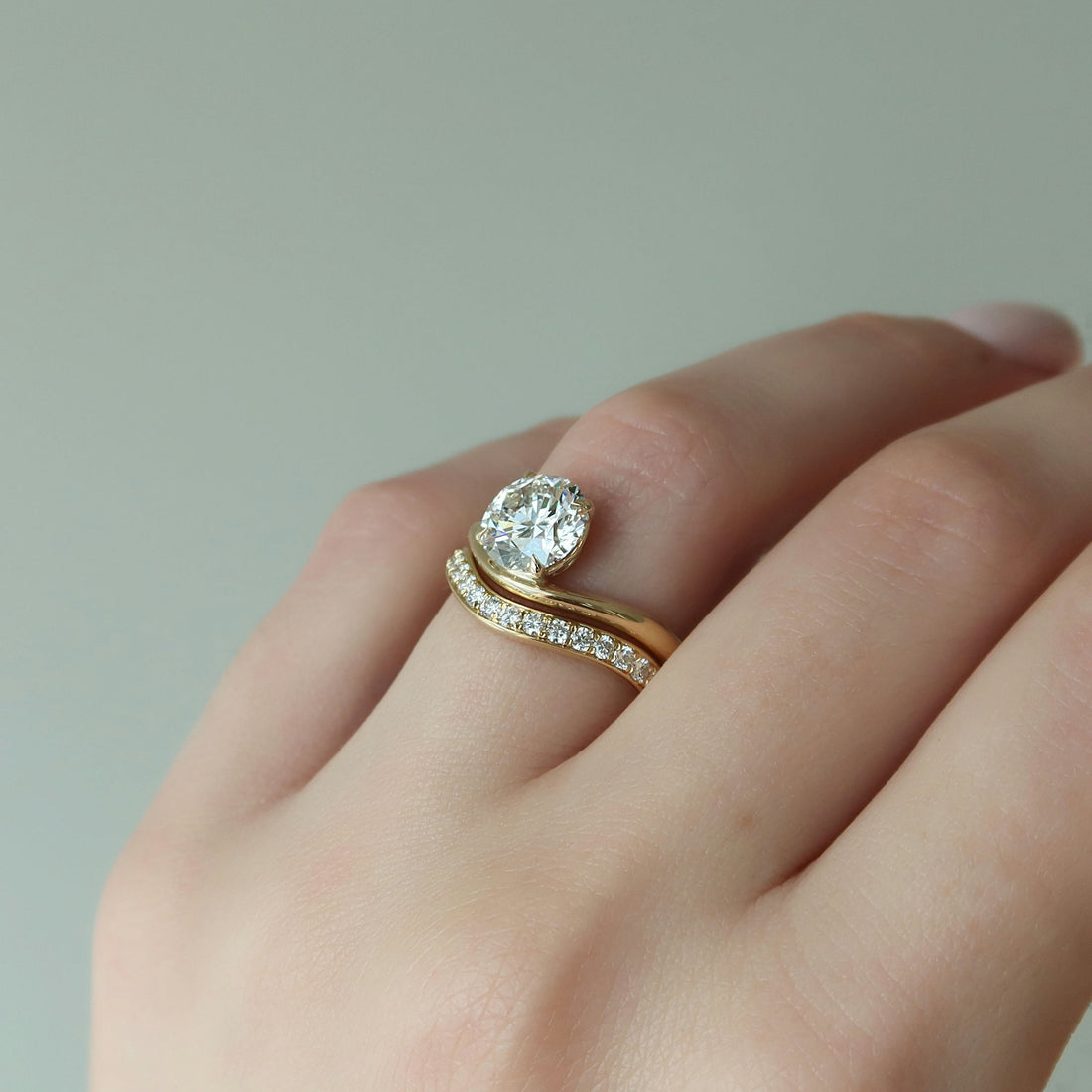 The Berta Set With A 2 Carat Round Lab Diamond