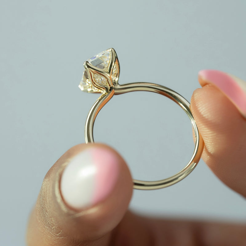 The Lisa Set With A 2 Carat Emerald Lab Diamond