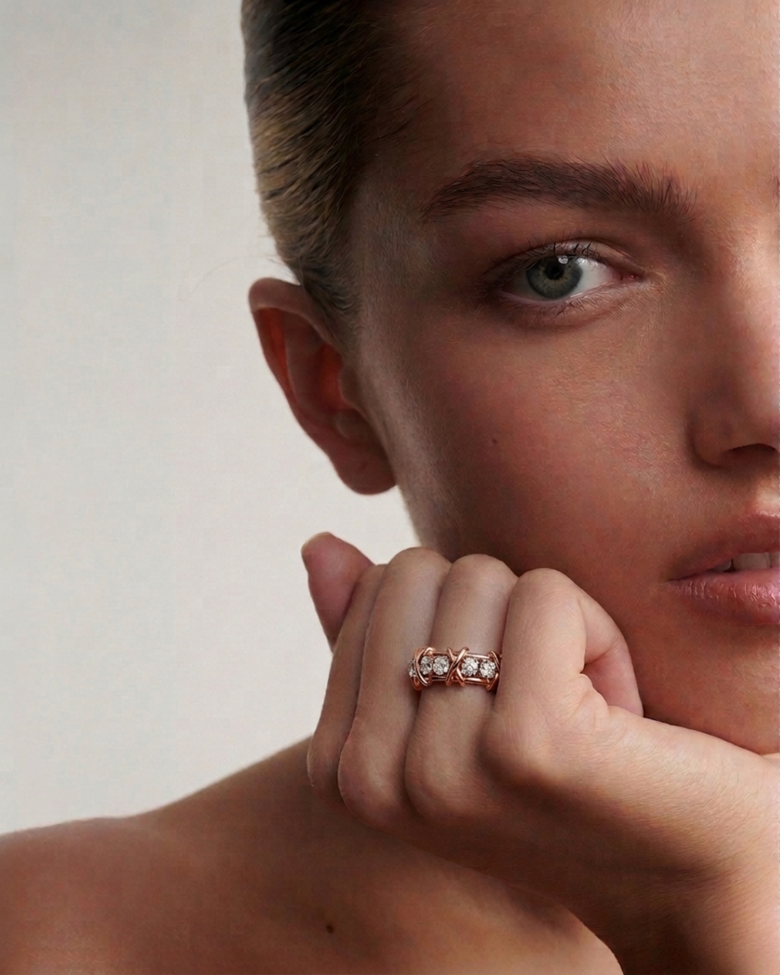 Sixteen Stone Classic Rose Band Ring