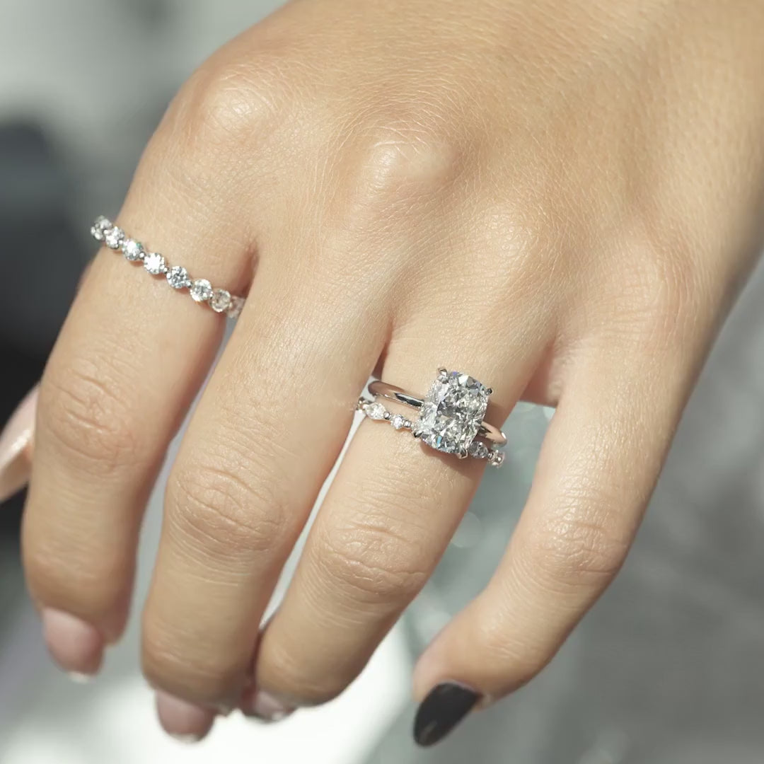 The Razor Kamellie Set With A 2 Carat Elongated Cushion Lab Diamond