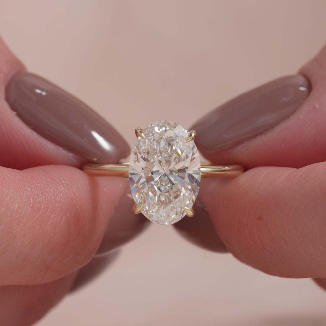 The Kamellie Set With A 2 Carat Oval Lab Diamond