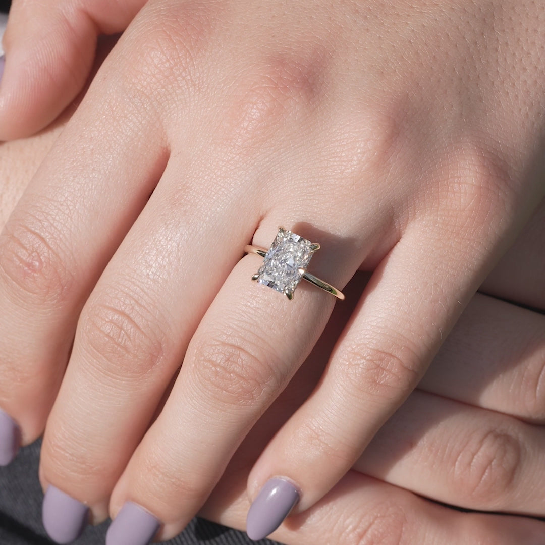 The Low Profile Kamellie Set With A 2 Carat Radiant Lab Diamond
