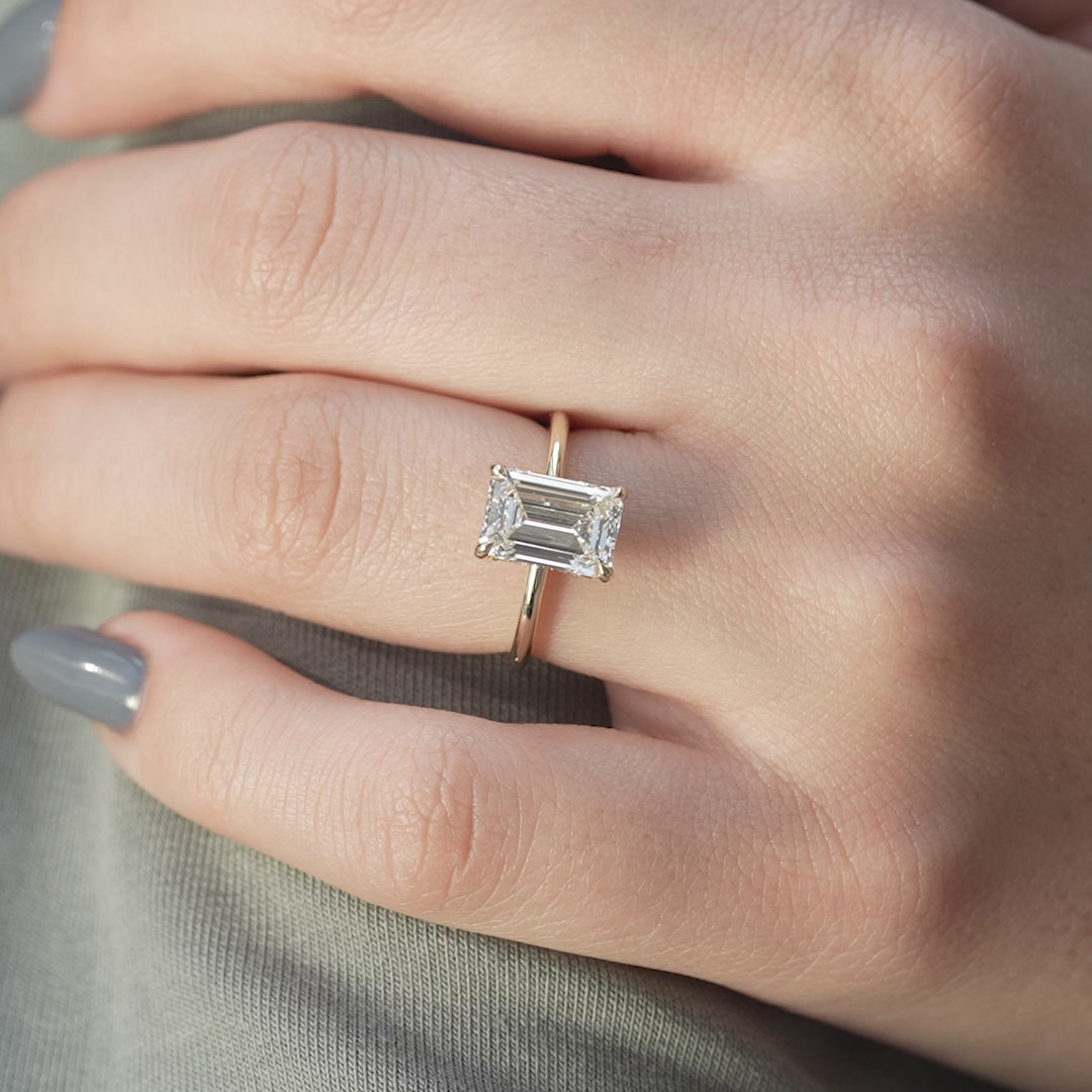 The Kamellie Set With A 2 Carat Emerald Lab Diamond