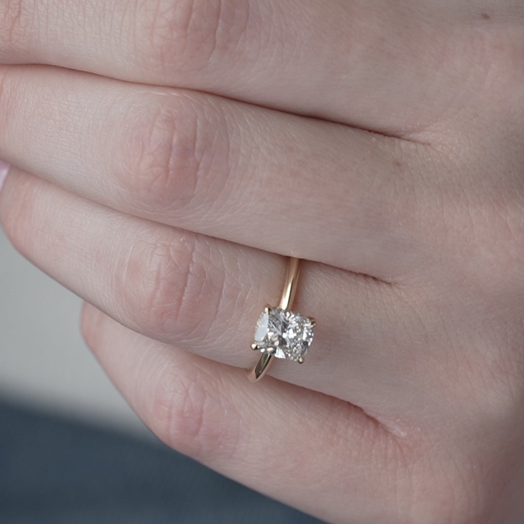The Razor Kamellie Set With A 2 Carat Elongated Cushion Lab Diamond