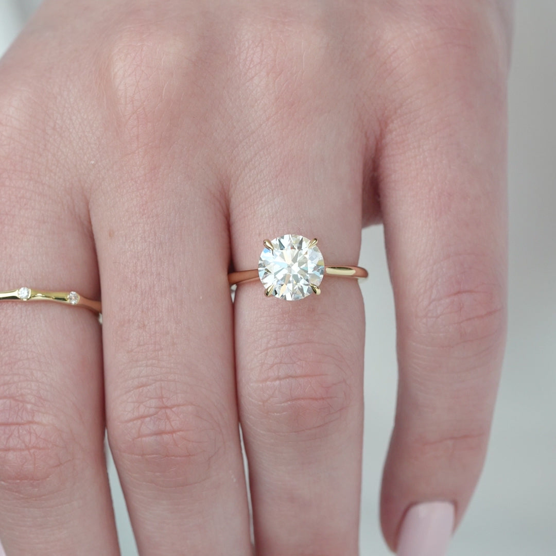 The Lexie Set With A 2 Carat Round Lab Diamond