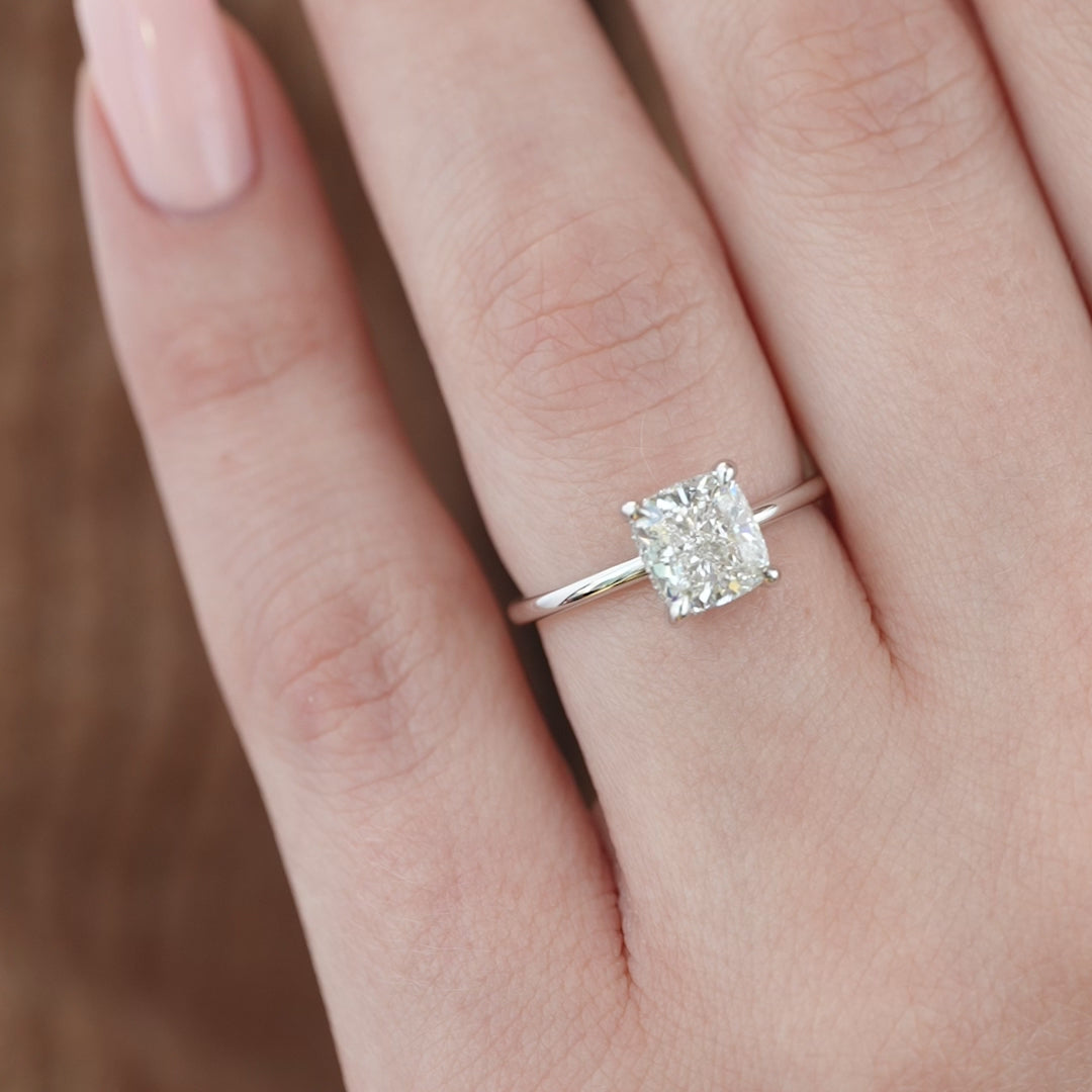 The Low Profile Kamellie Set With A 2 Carat Cushion Lab Diamond