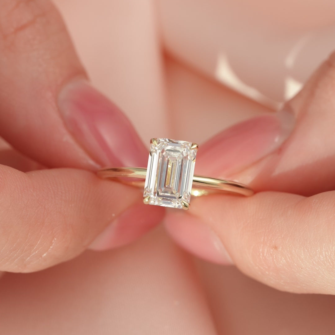 The Ashley Set With A 2 Carat Emerald Lab Diamond