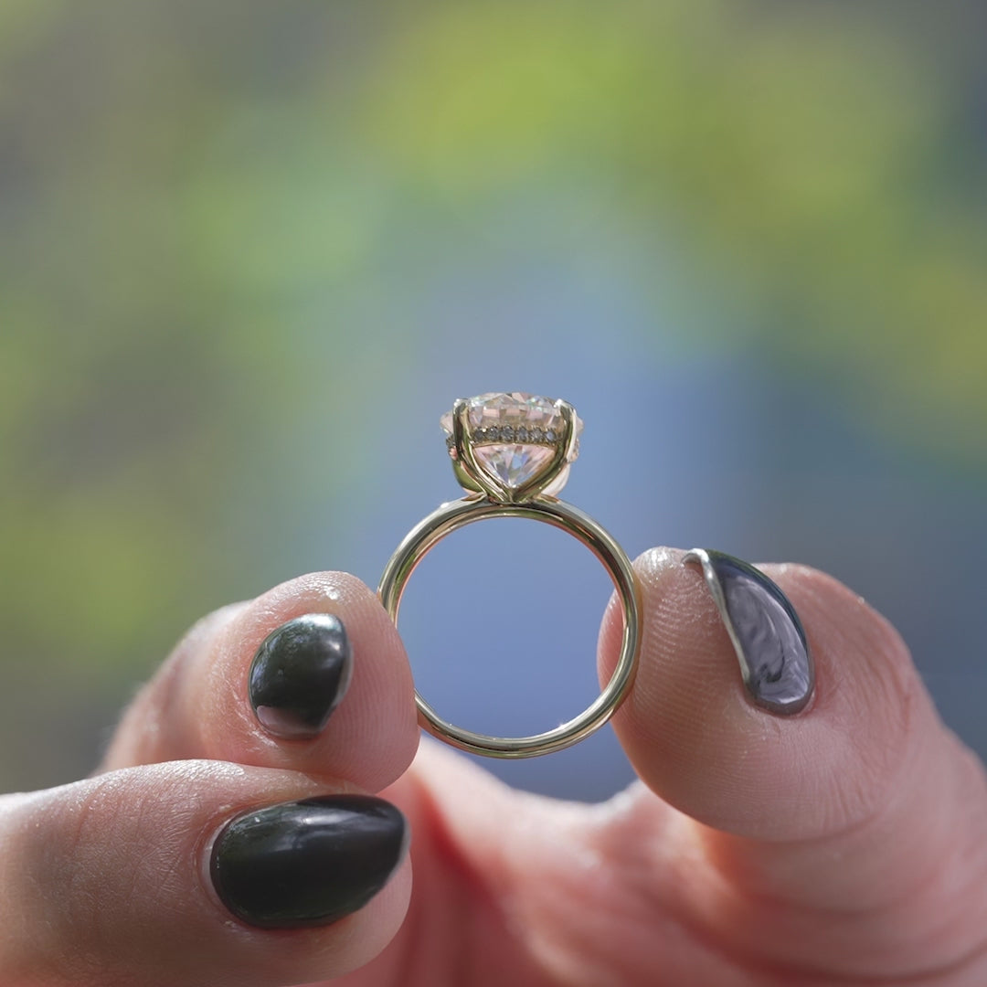 The Kamellie Set With A 2 Carat Round Lab Diamond