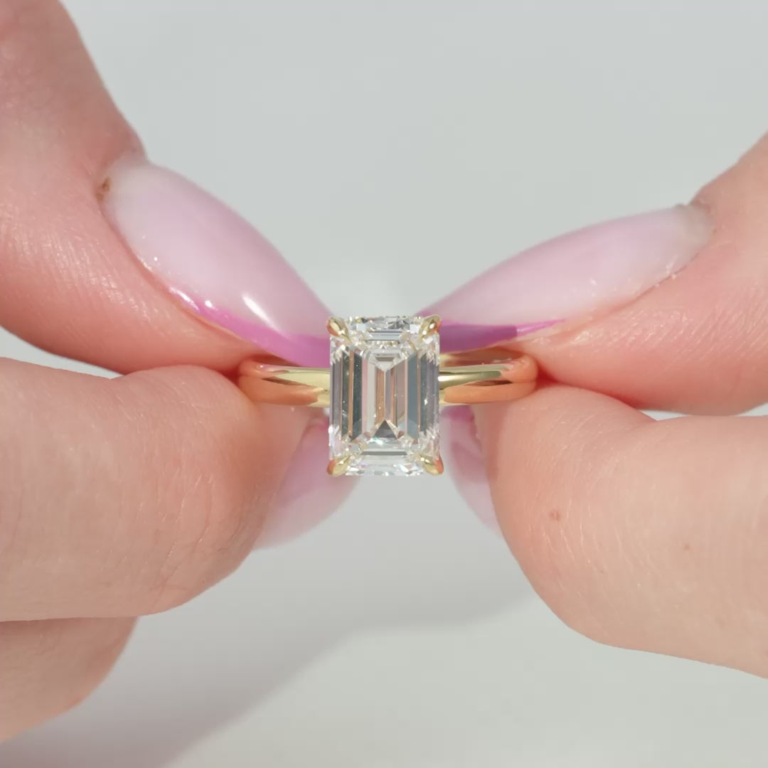 The Kamellie Set With A 2 Carat Emerald Lab Diamond