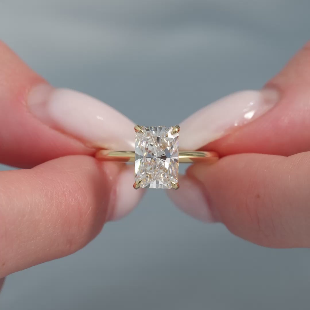 The Razor Kamellie Set With A 2 Carat Radiant Lab Diamond